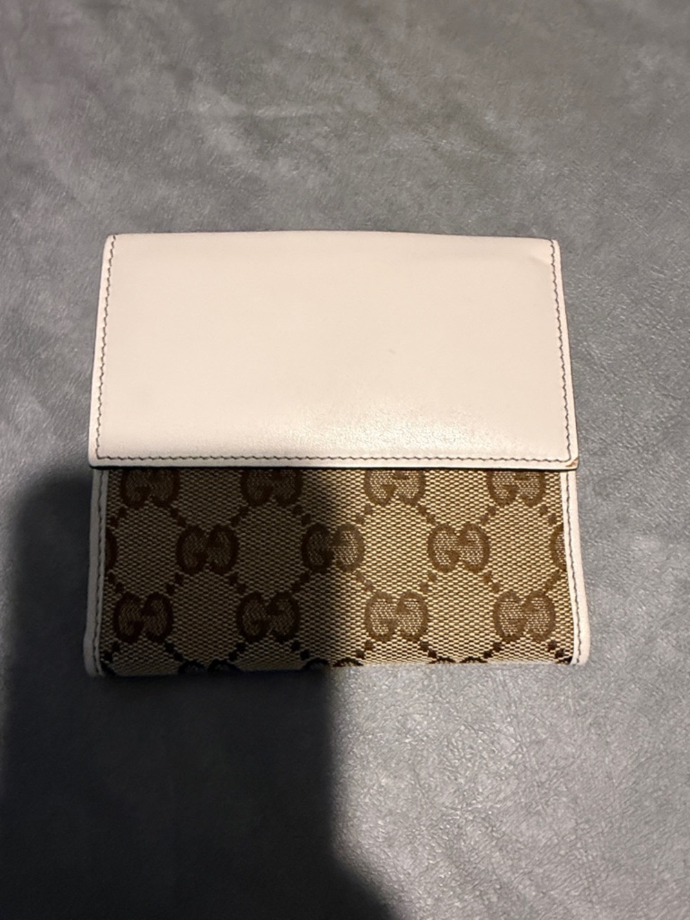 EUC Gucci Beige Monogram Compact Wallet w/ Heart Detail With Authenticity Cert - Picture 3 of 14